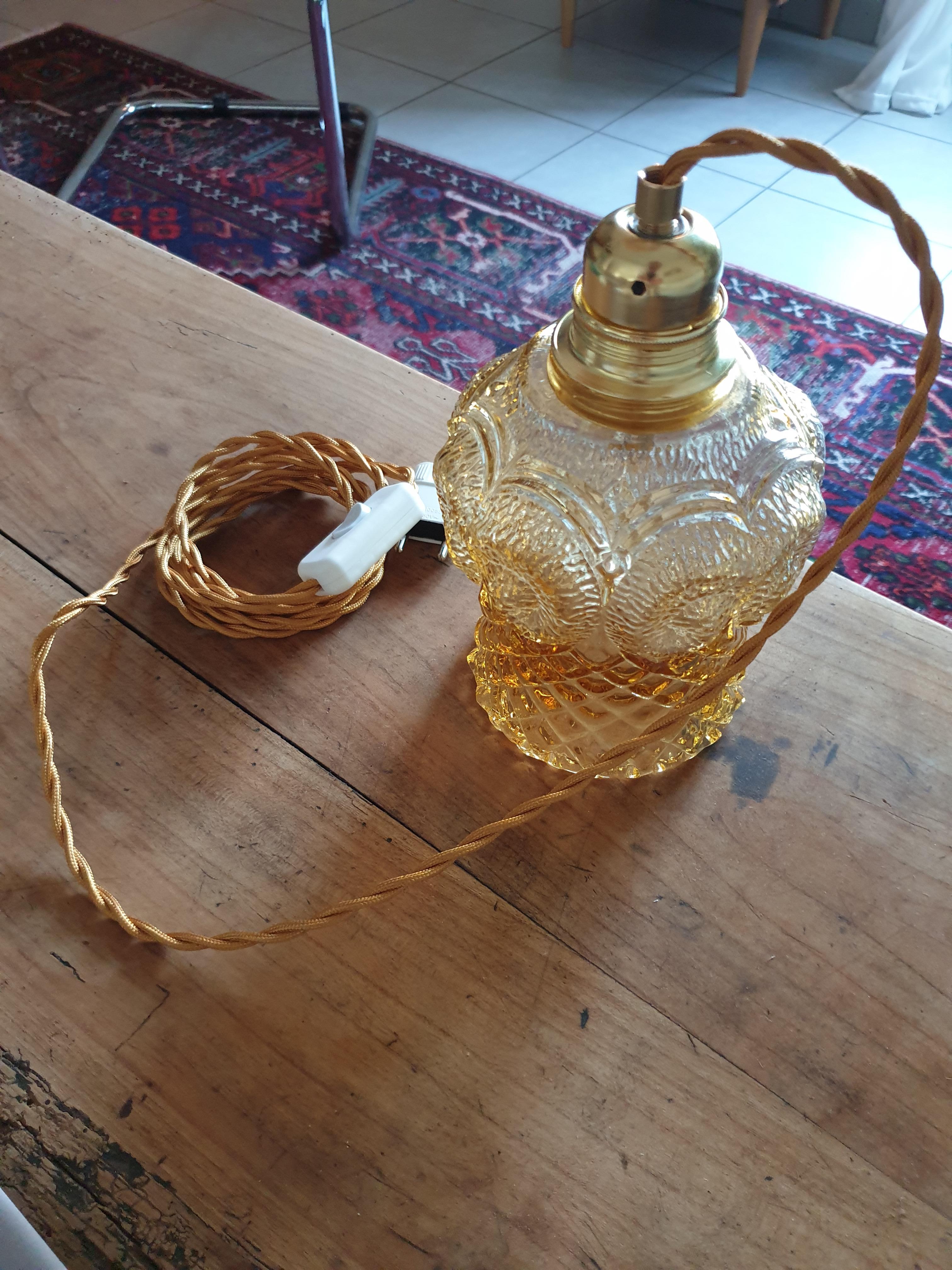 Chiseled glass hand lamp