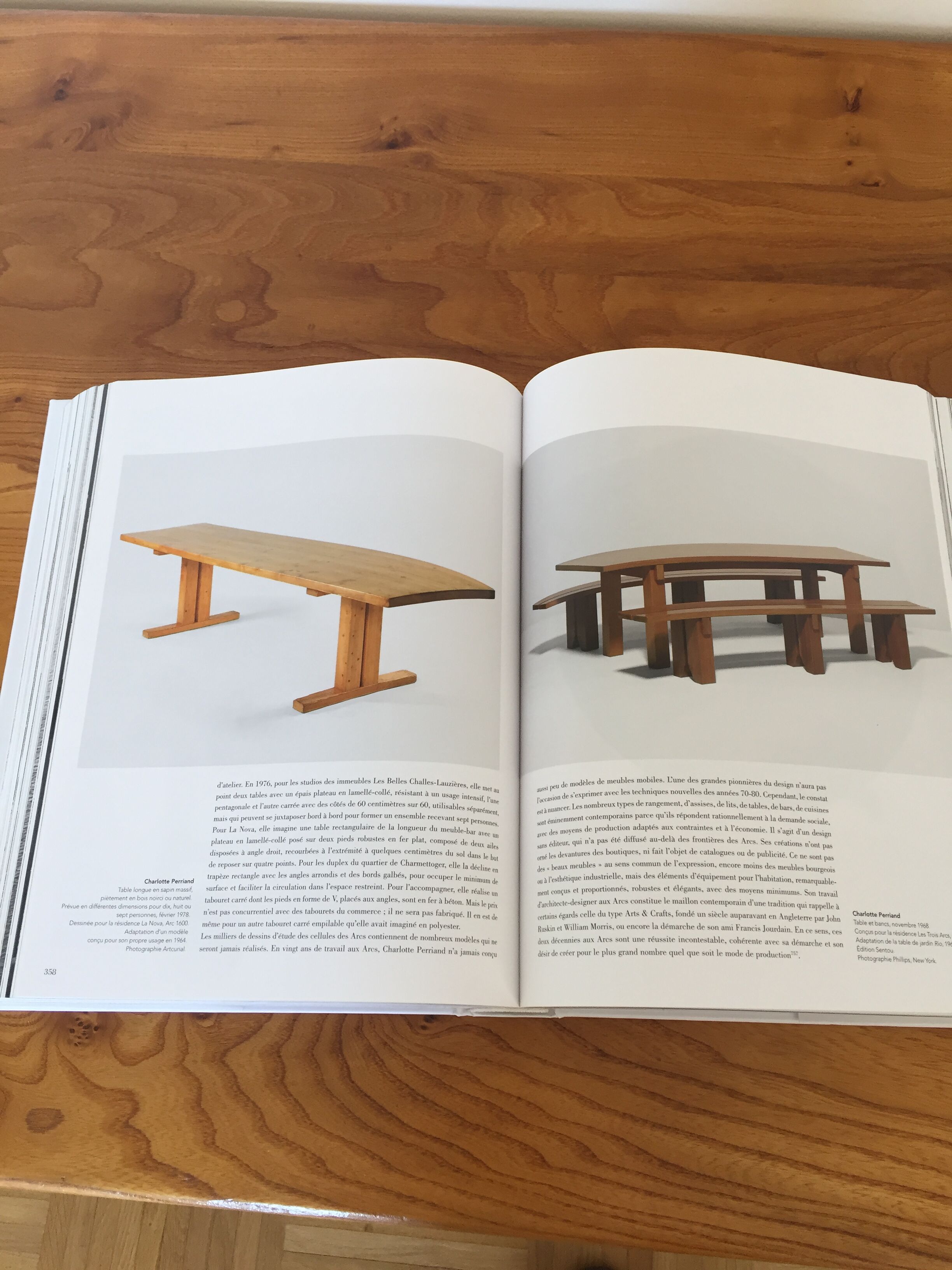 Table repas en orme massif de Charlotte Perriand pour "Les Arcs"