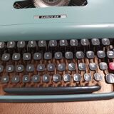 Olivetti lettera 32 typewriter