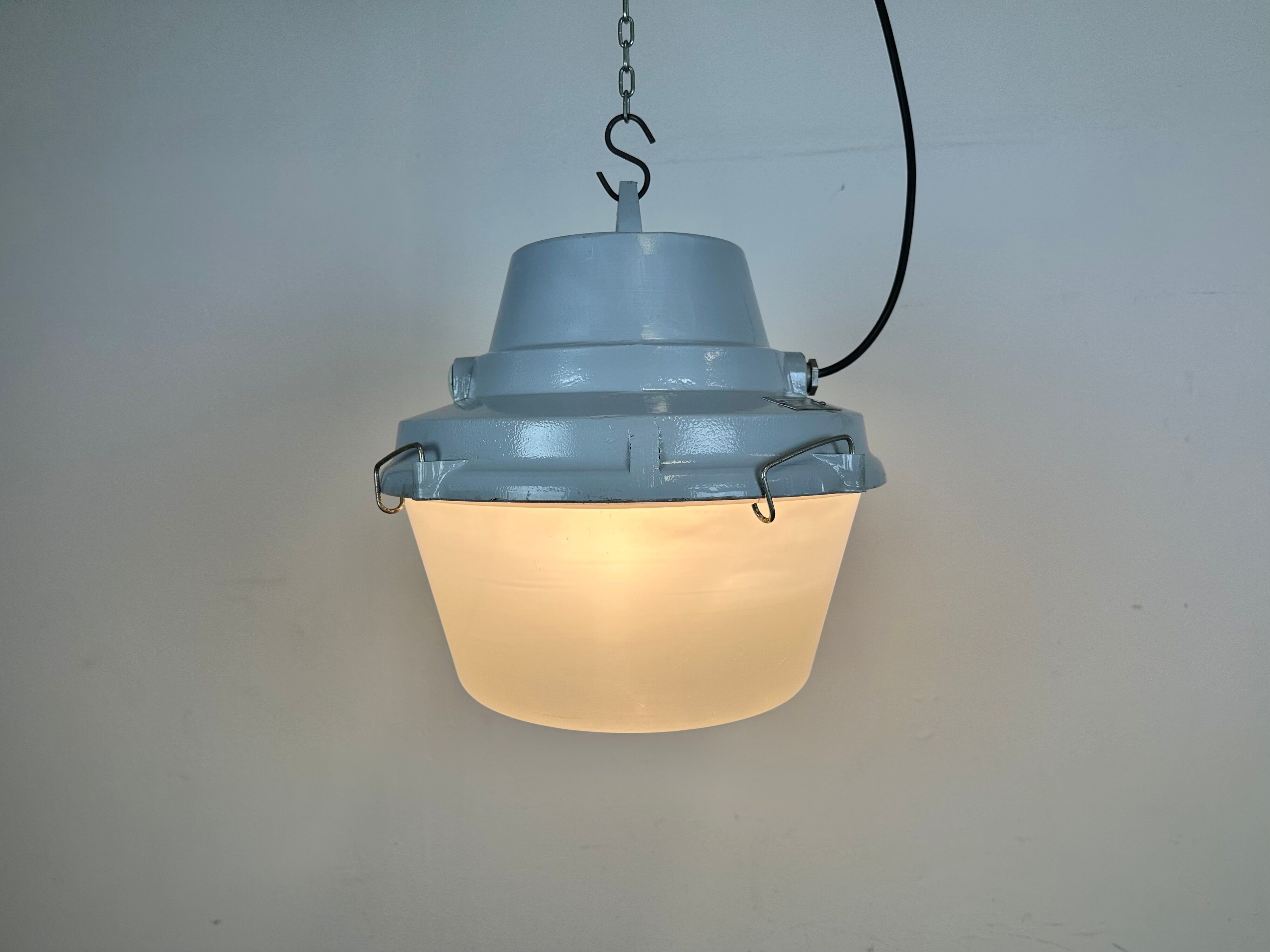 Grey Industrial Cast Aluminium Pendant Lamp, 1980s