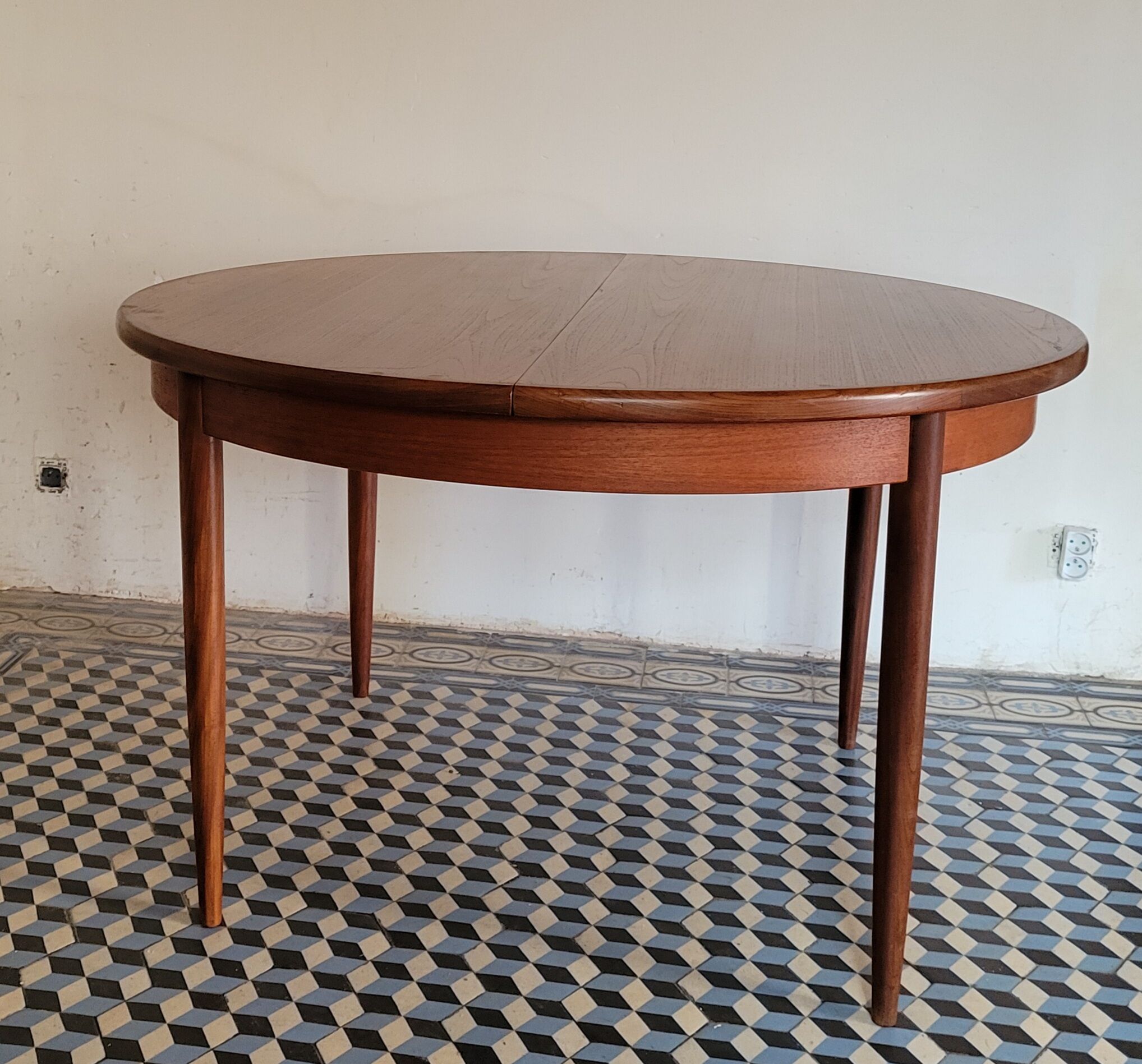 Extendable teak table by Victor Wilkins, G-Plan