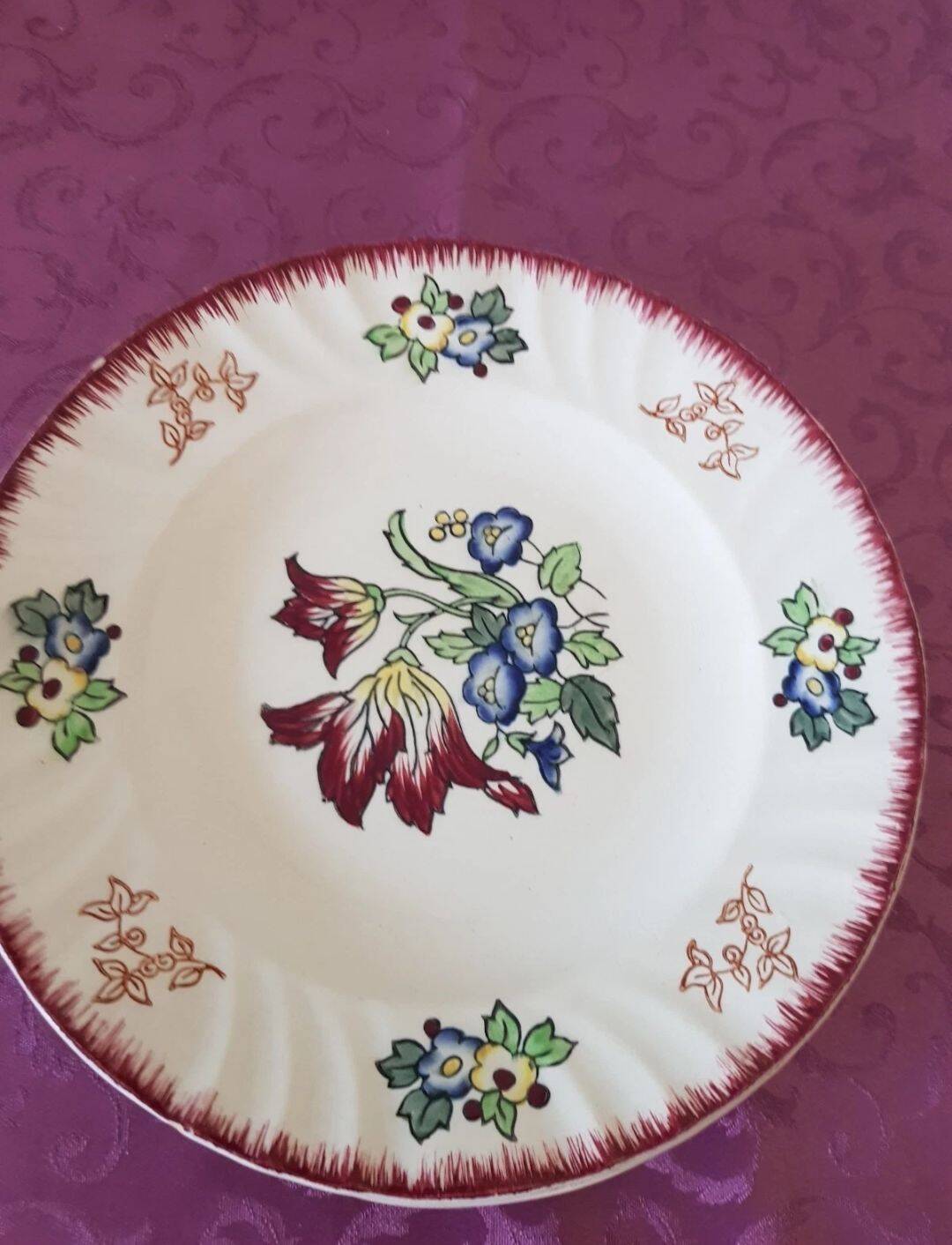 Set of 5 flat plates, signed Longwy.