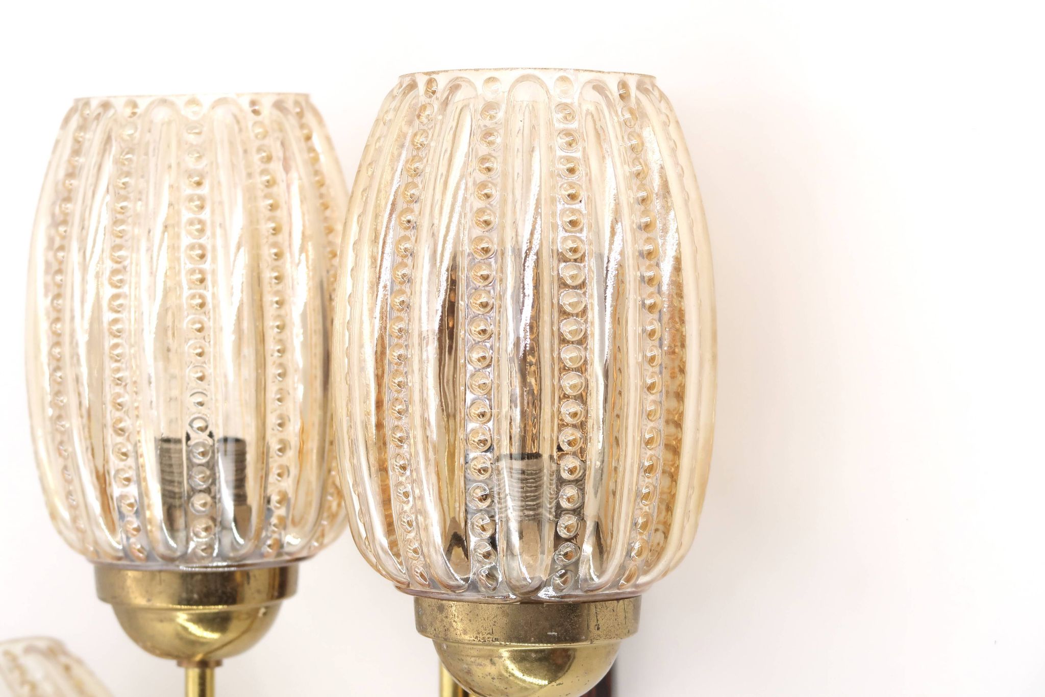 Pair of Graewe wall lights in brass and tinted glass, 1960s.