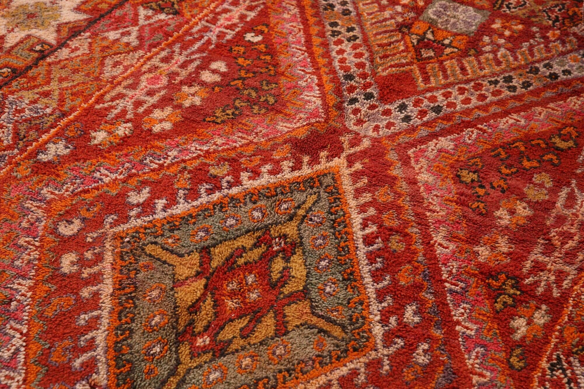 Vintage Moroccan Wool Rug 214 x 325 cm, Berber Handmade Rug Unique