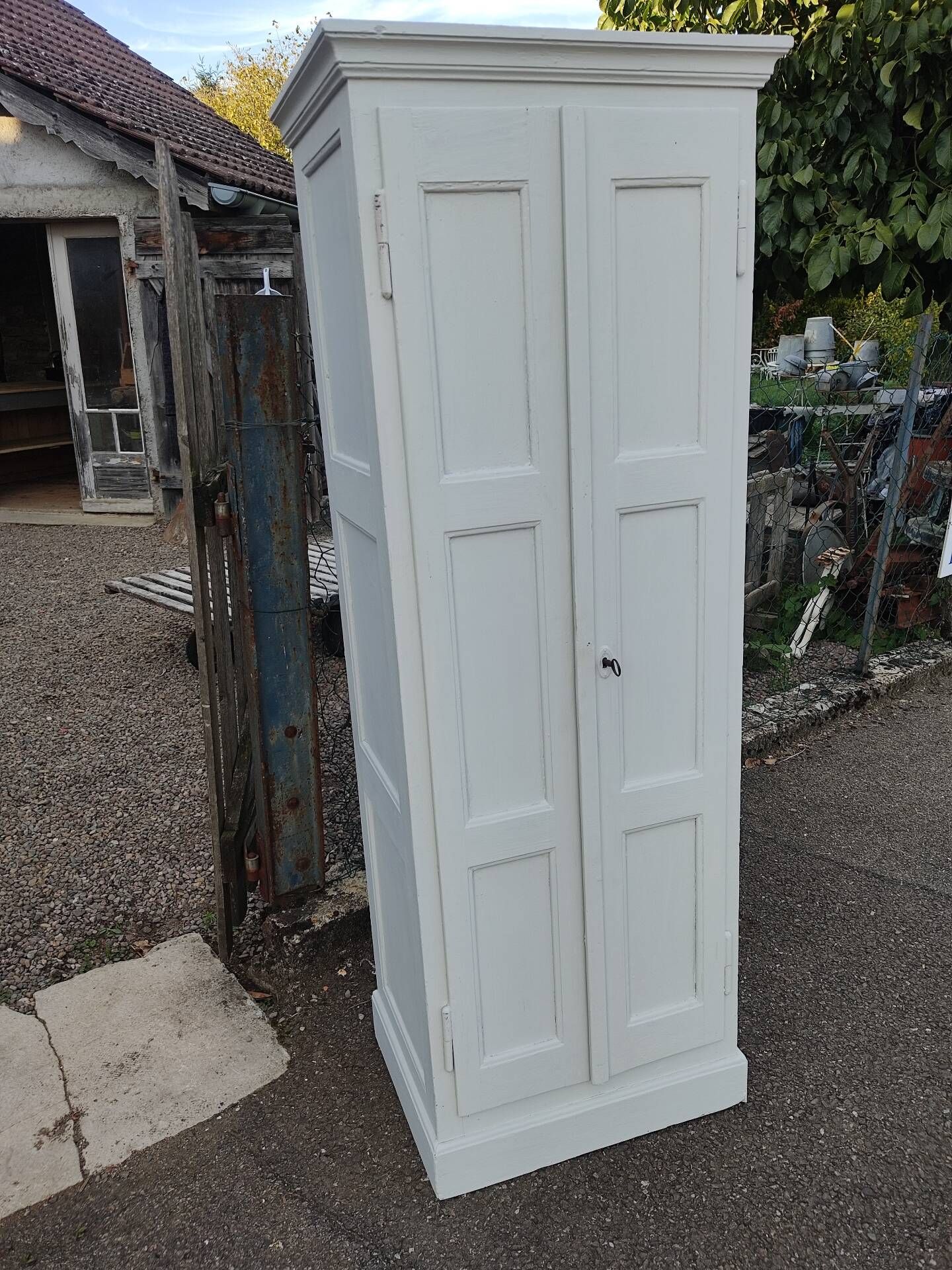 Small workshop cabinet