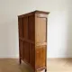 Vitrine en bois de merisier de style Régence