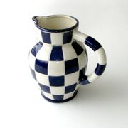 Ancien pichet en faïence à décor Lustucru de fabrication artisanale