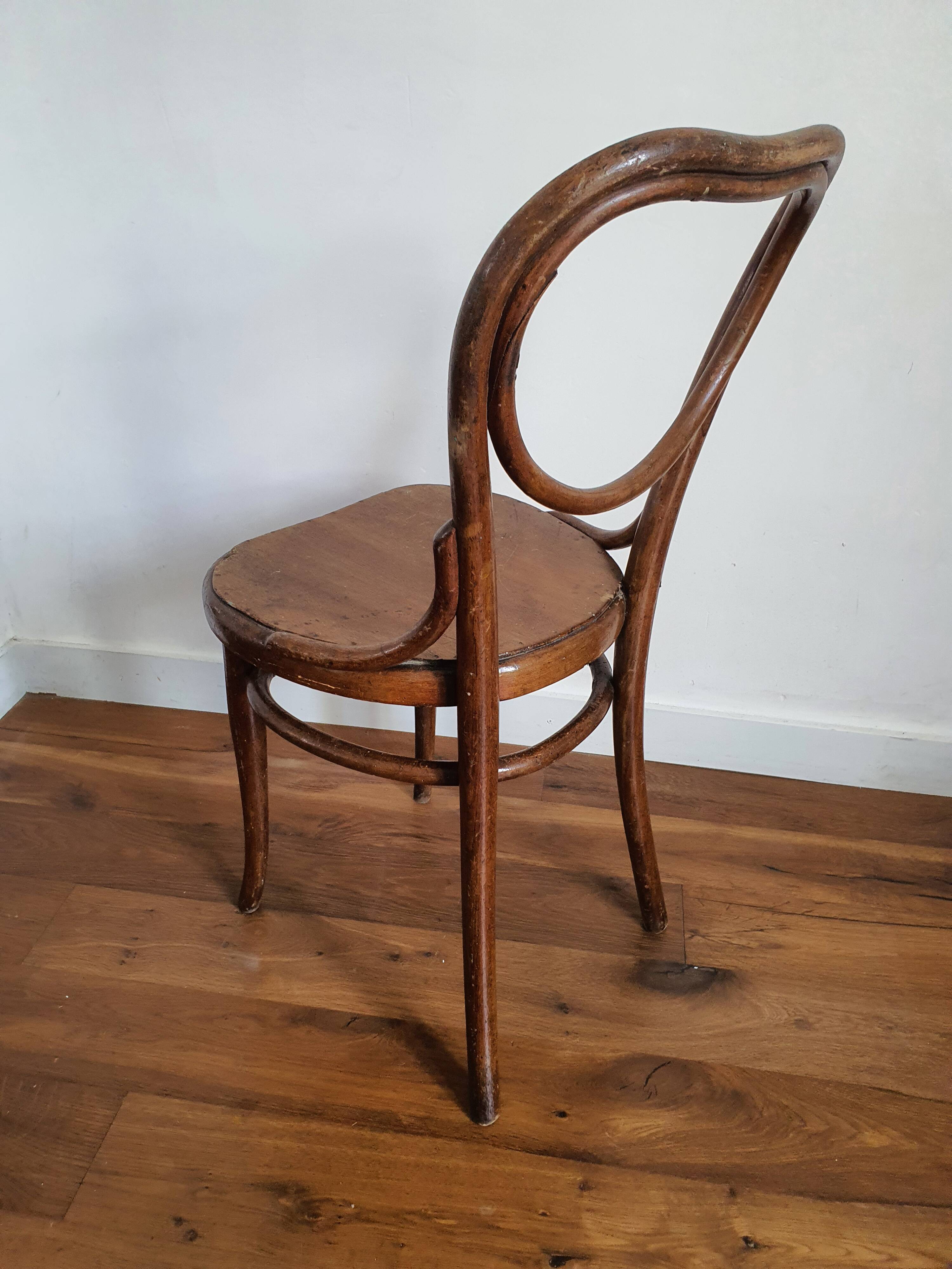 Genuine Thonet heart model n°28 chair, manufactured by Thonet, circa 1900