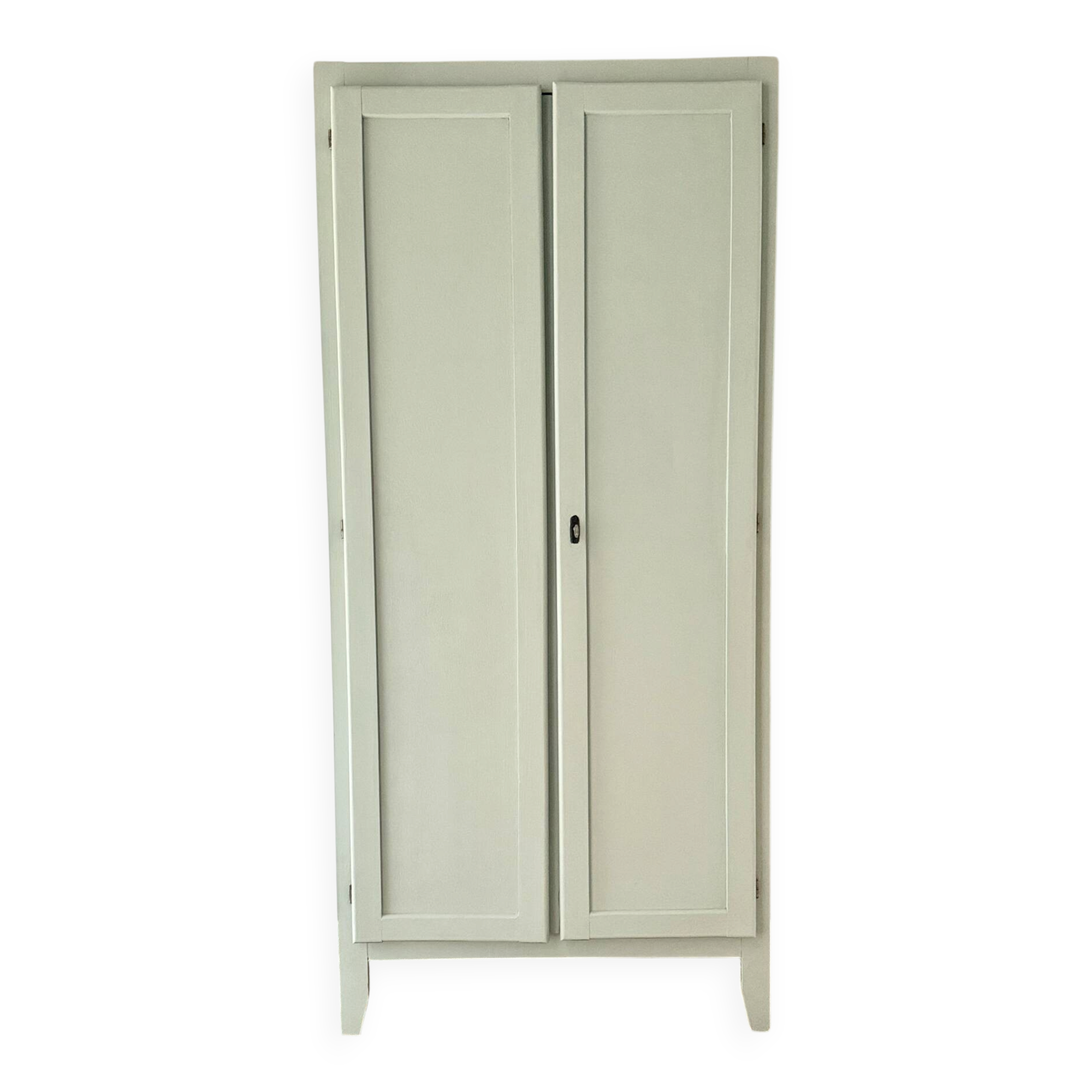 Armoire parisienne bonnetière
