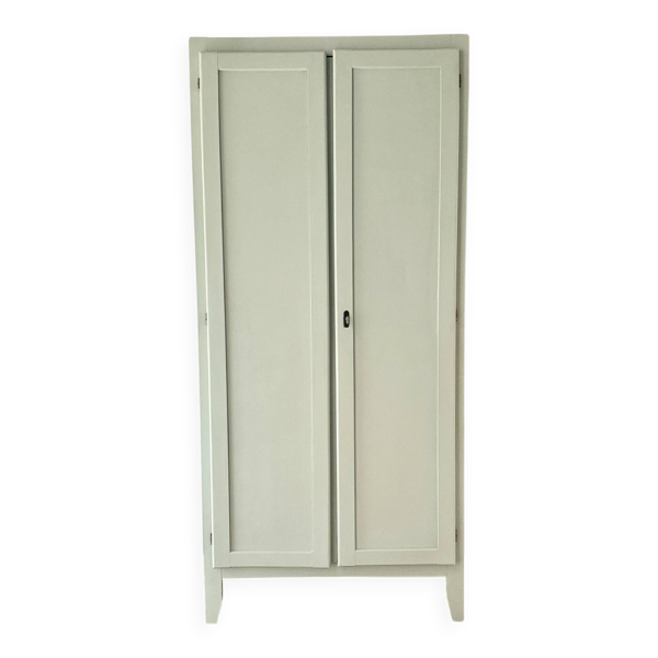 Armoire parisienne bonnetière