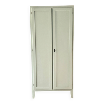 Parisian wardrobe bonnetière