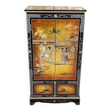 Armoire chinoise laquée mordorée personnages peints