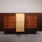 Magnifique grande unité murale avec beaucoup d'espace de rangement et un cabinet de bar, 1970.