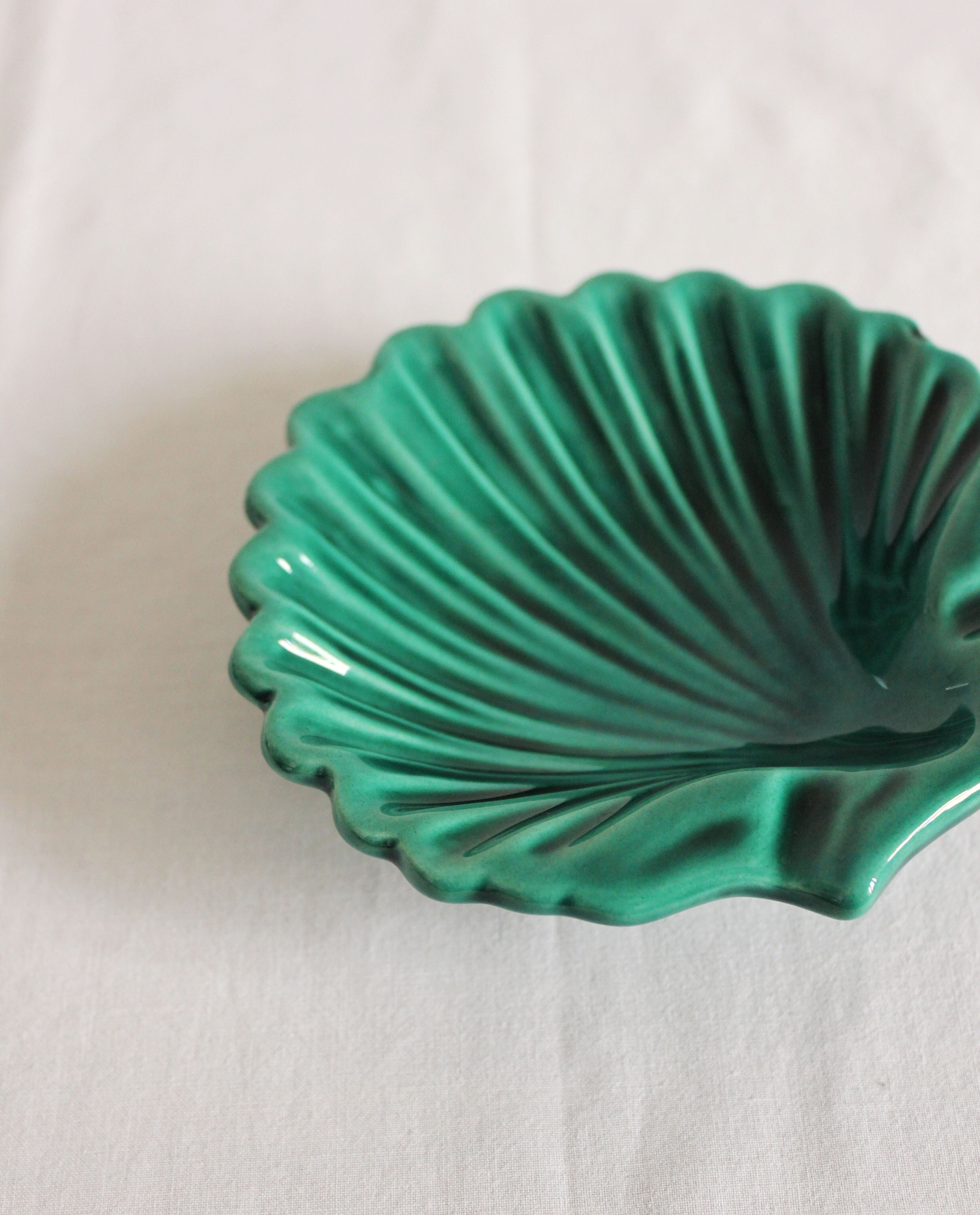 Vintage slurry shell ashtray