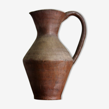 Pitcher in sandstone with cove