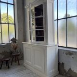XL display case with white patina