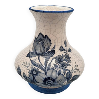 Small ceramic vase with cracked look