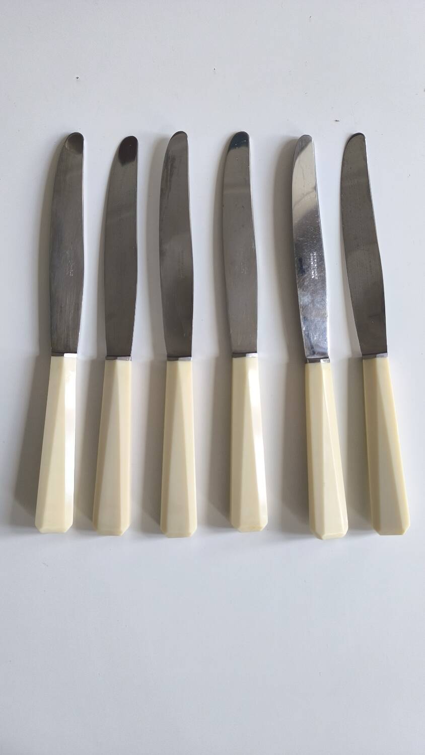 Set de 6 couteaux en inox et bakélite