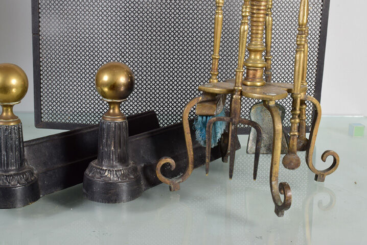 Accessories servant of chemine, chenet, by fire