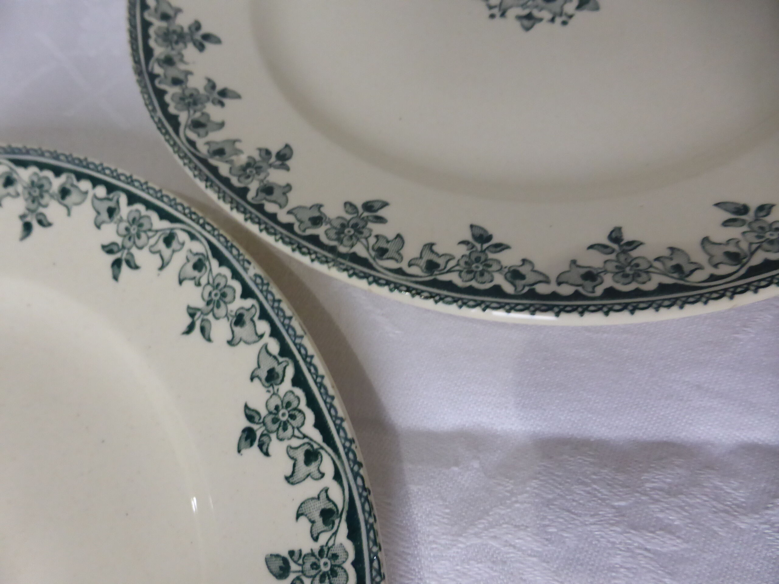 3 vintage flat plates in iron earth from HBC model Gagny