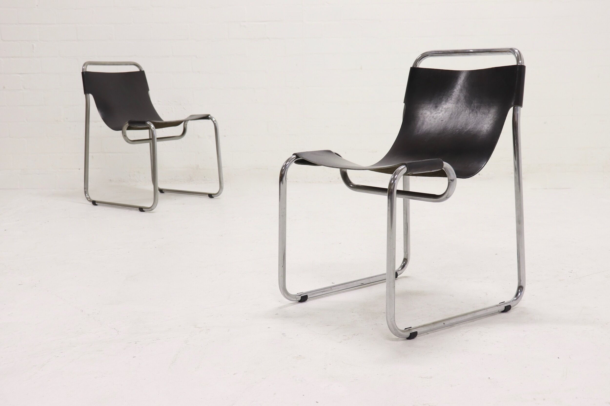Set of 2 tubular chairs