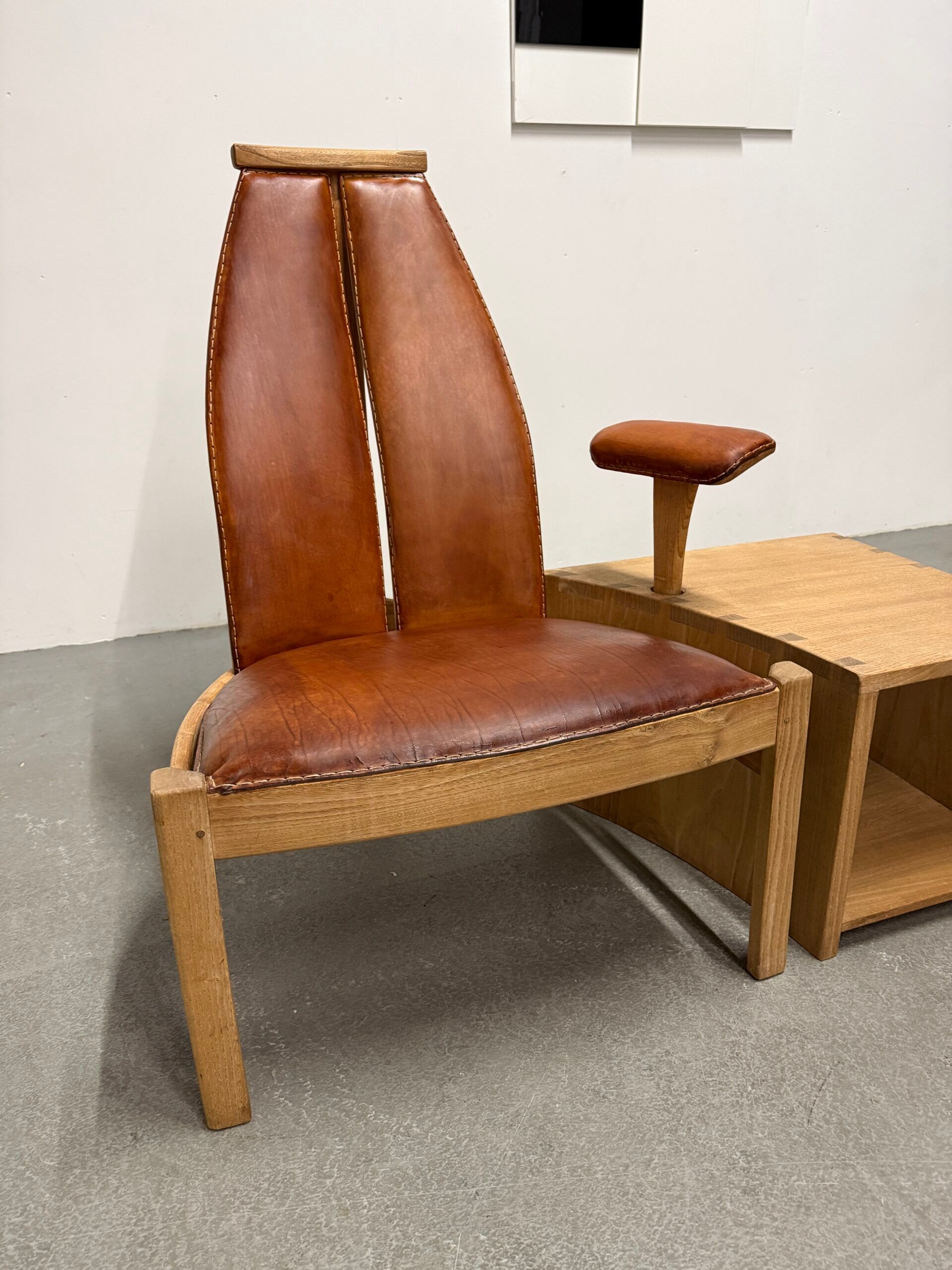 Mantis with armrest table, Stefan During
