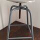 Tabouret d'atelier en métal et bois réglable en hauteur