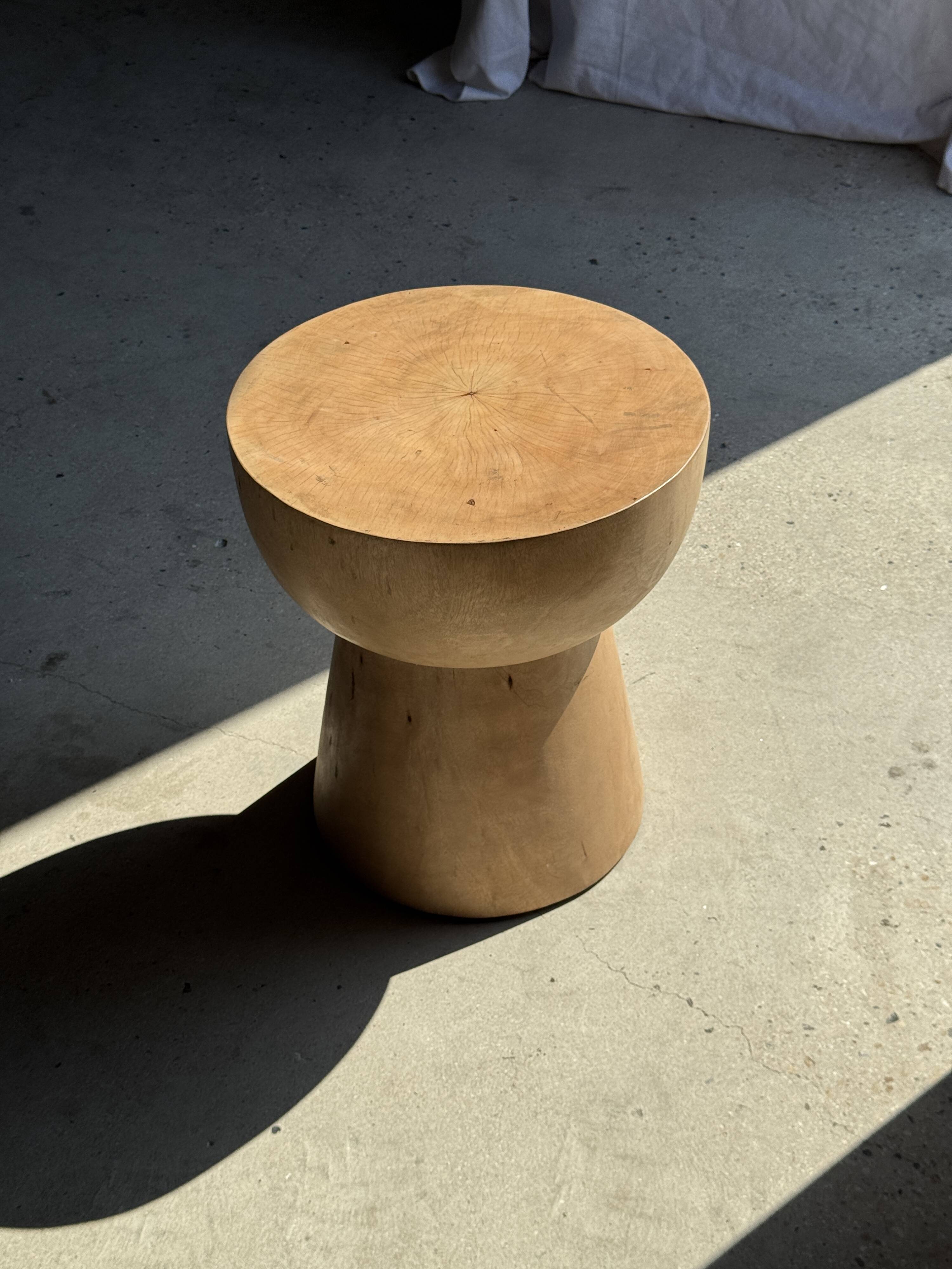 Side table or stool with a semi-spherical top in beige mango wood H50 D45