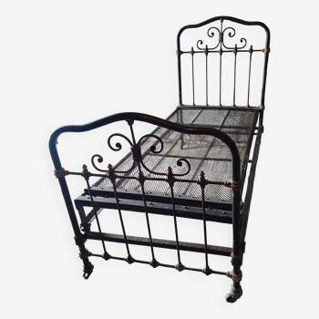 Wrought iron bed