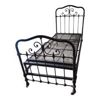 Wrought iron bed