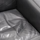 LC2 armchair in black leather – Design Le Corbusier, Pierre Jeanneret & Charlotte Perriand