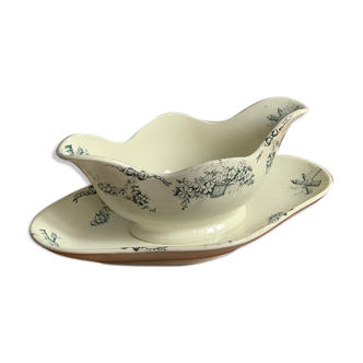 Iron earth gravy boat