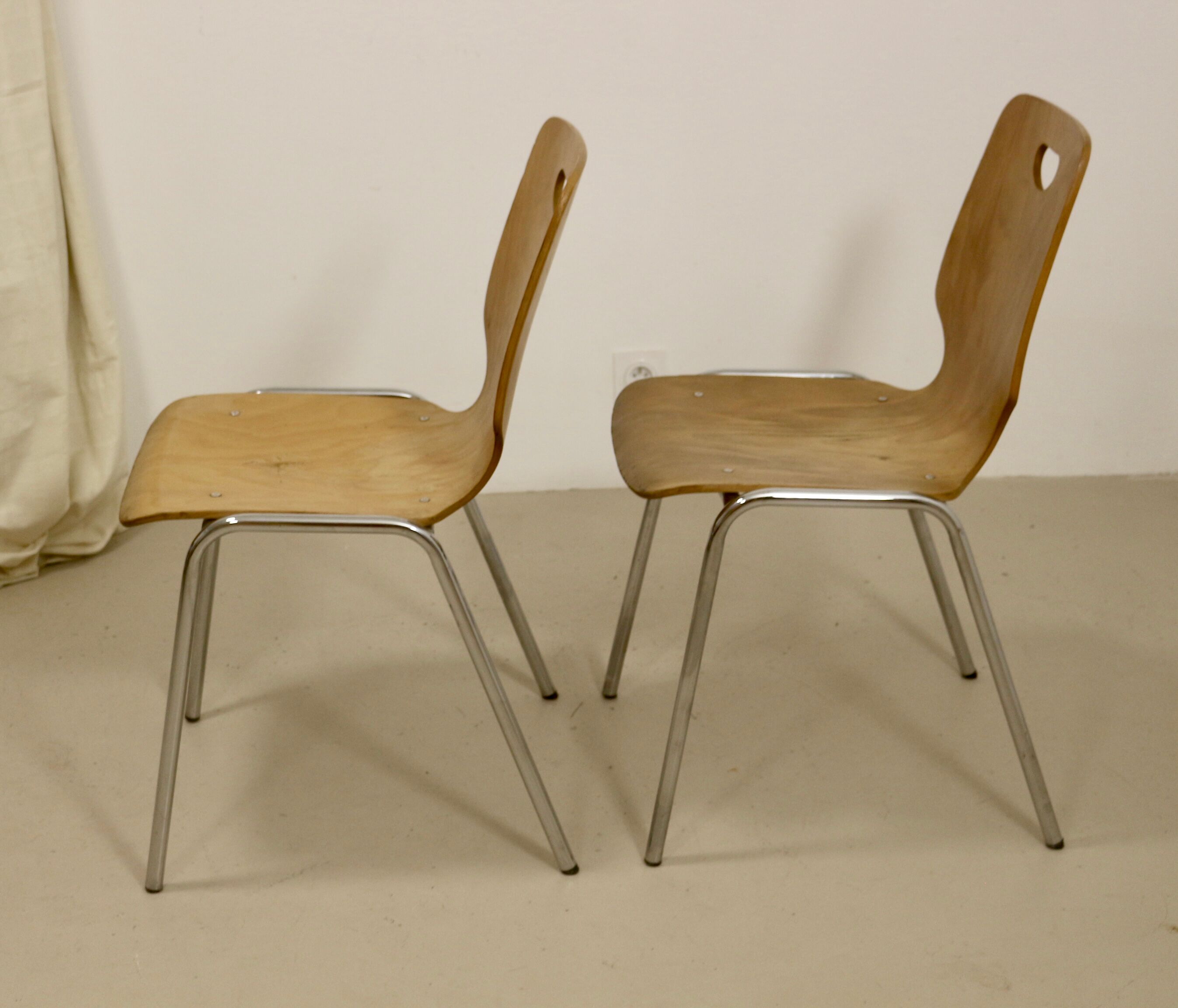 Pair of stackable chairs in Plywood plywood. Ref Leo.