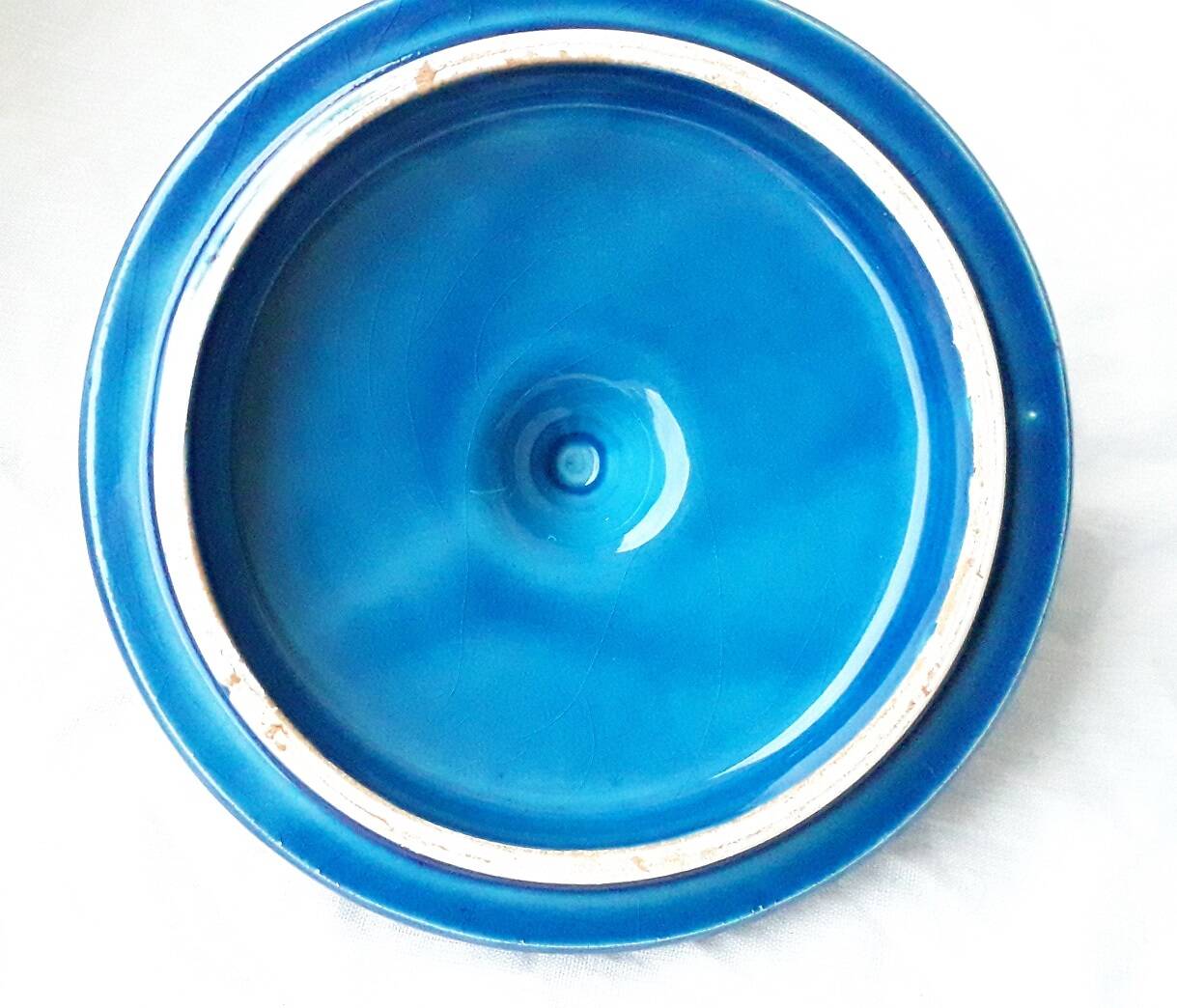 POt couvert bleu