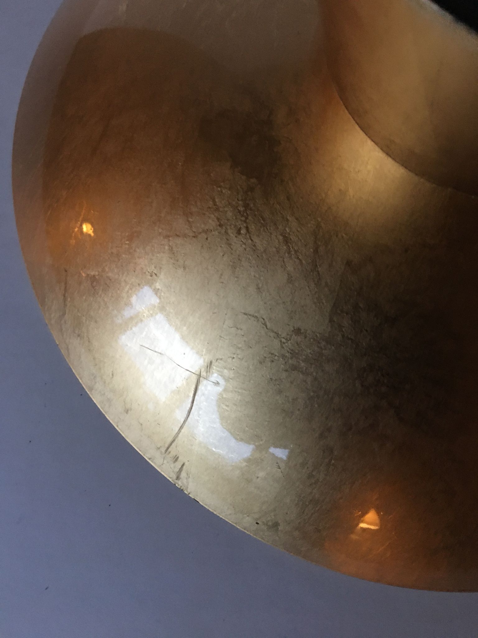 Coupe sur pied laque et feuilles d’or