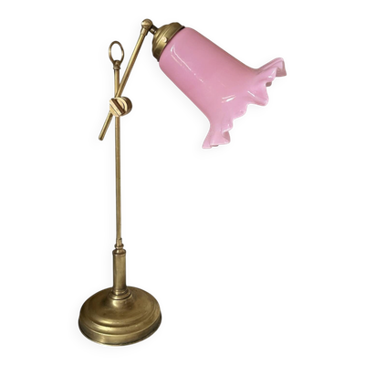 Grande lampe vintage en laiton et tulipe en opaline rose