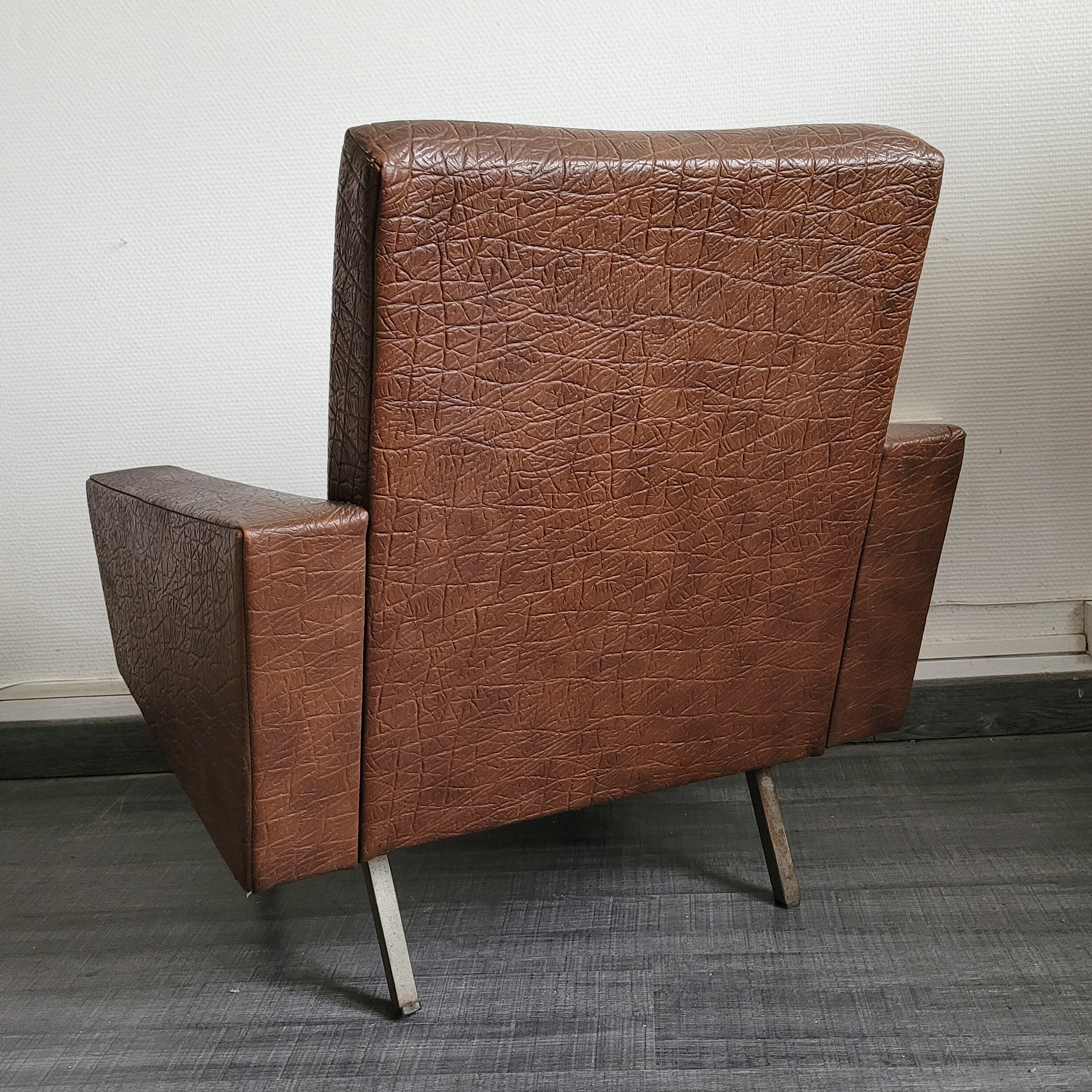 Fauteuil en skaï marron vintage