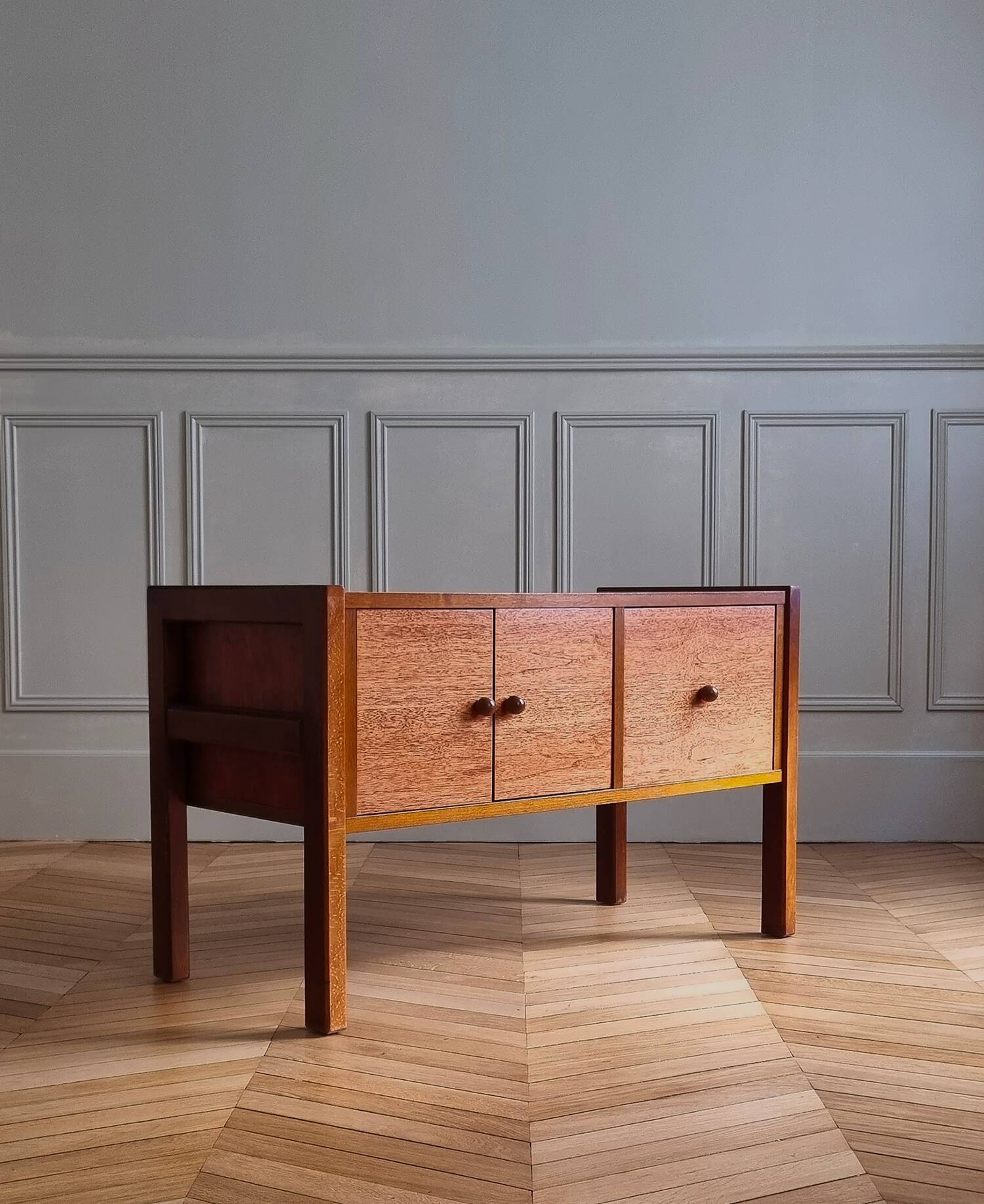 Cabinet enfilade moderniste