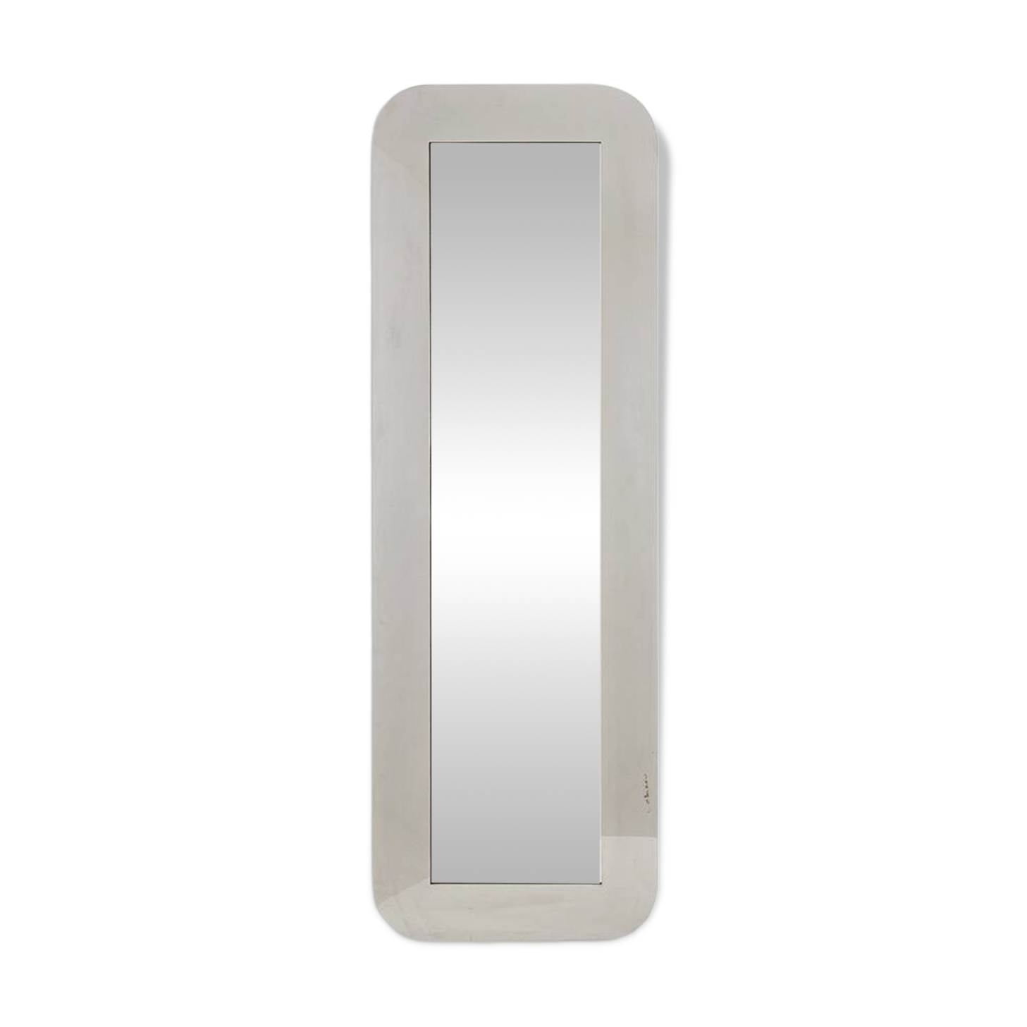 Miroir de forme rectangulaire, en métal poli. Italie, années 1970