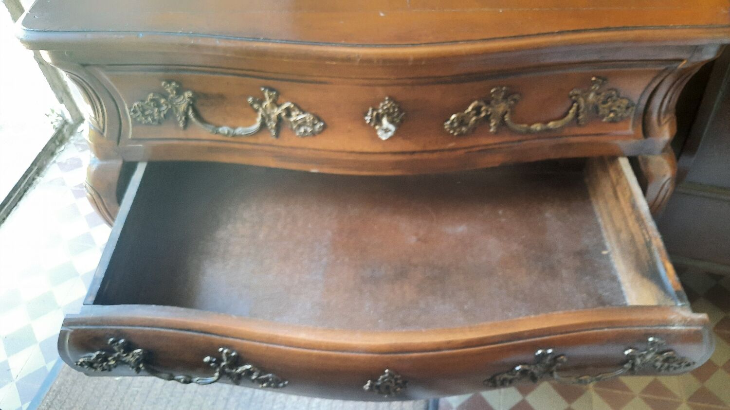 Bordeaux-style chest of drawers