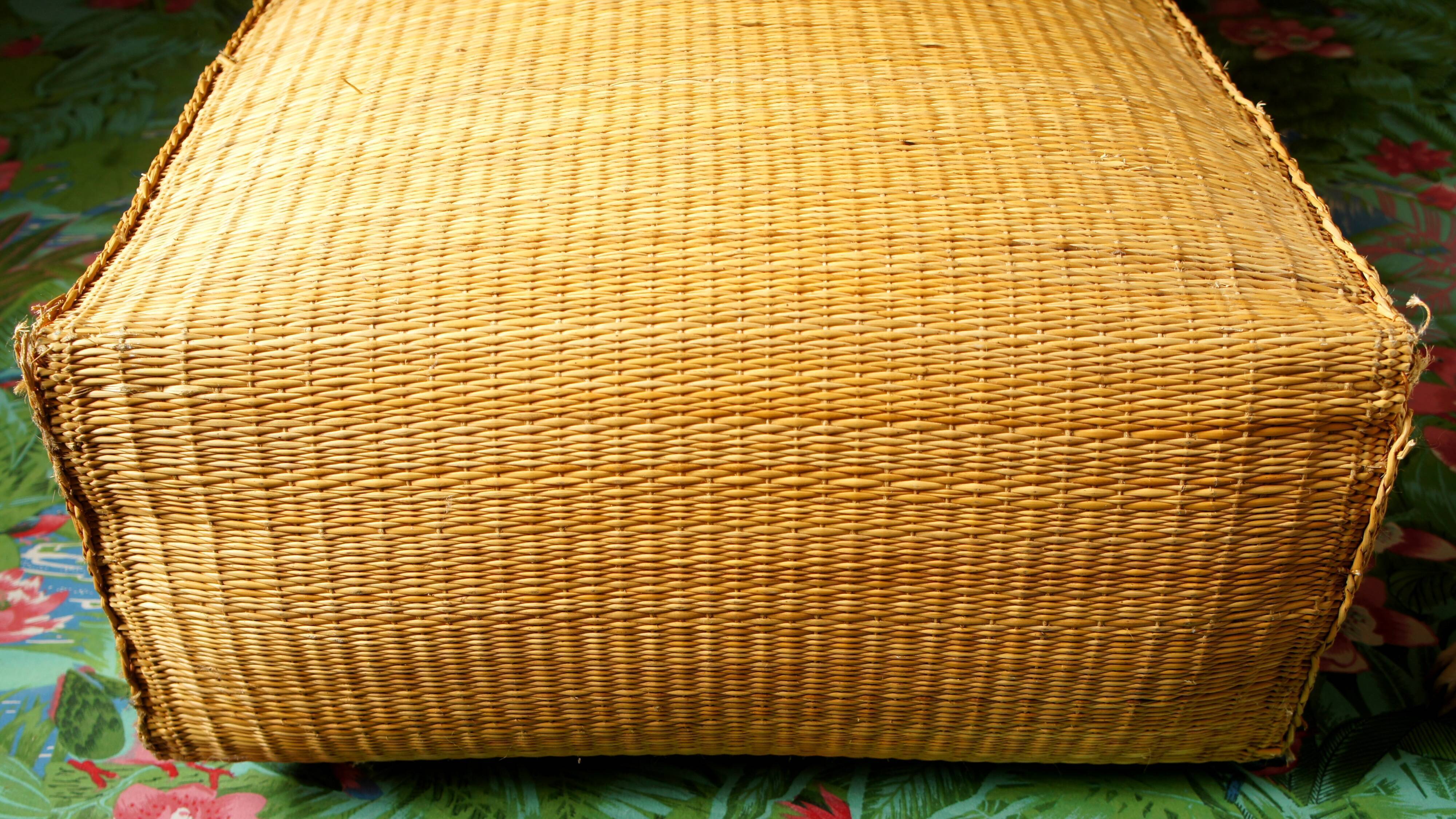 Pouf en paille de riz vintage