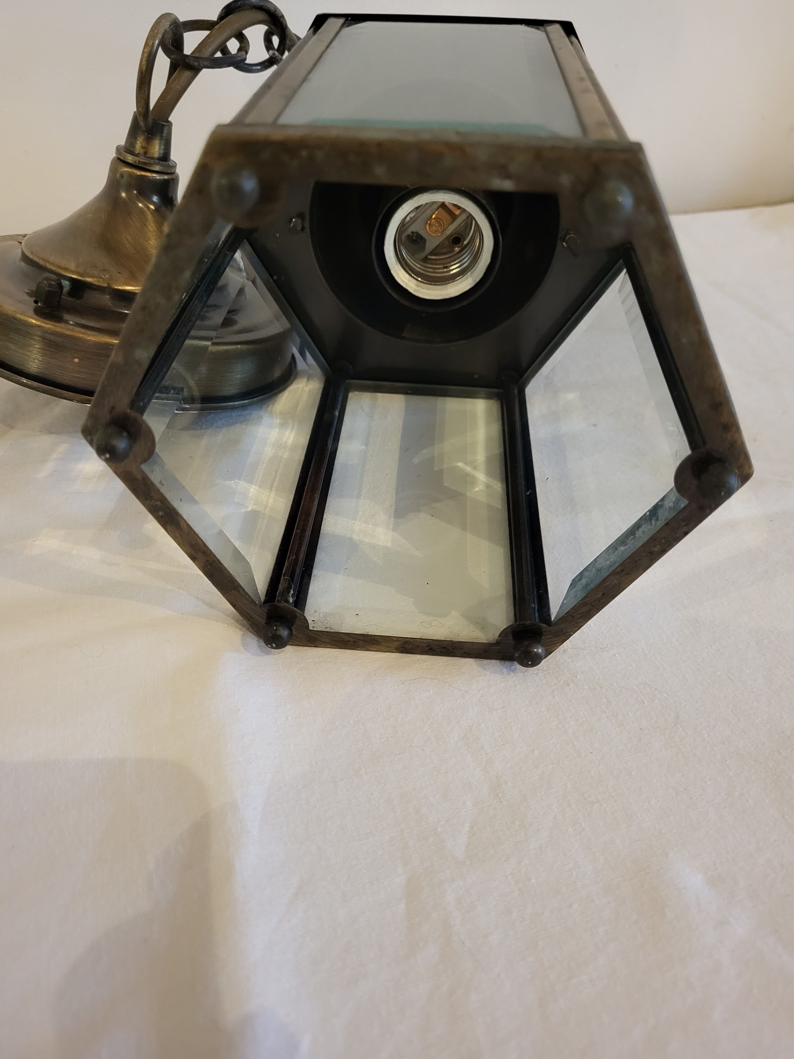 Hexagonal suspension in copper and glass