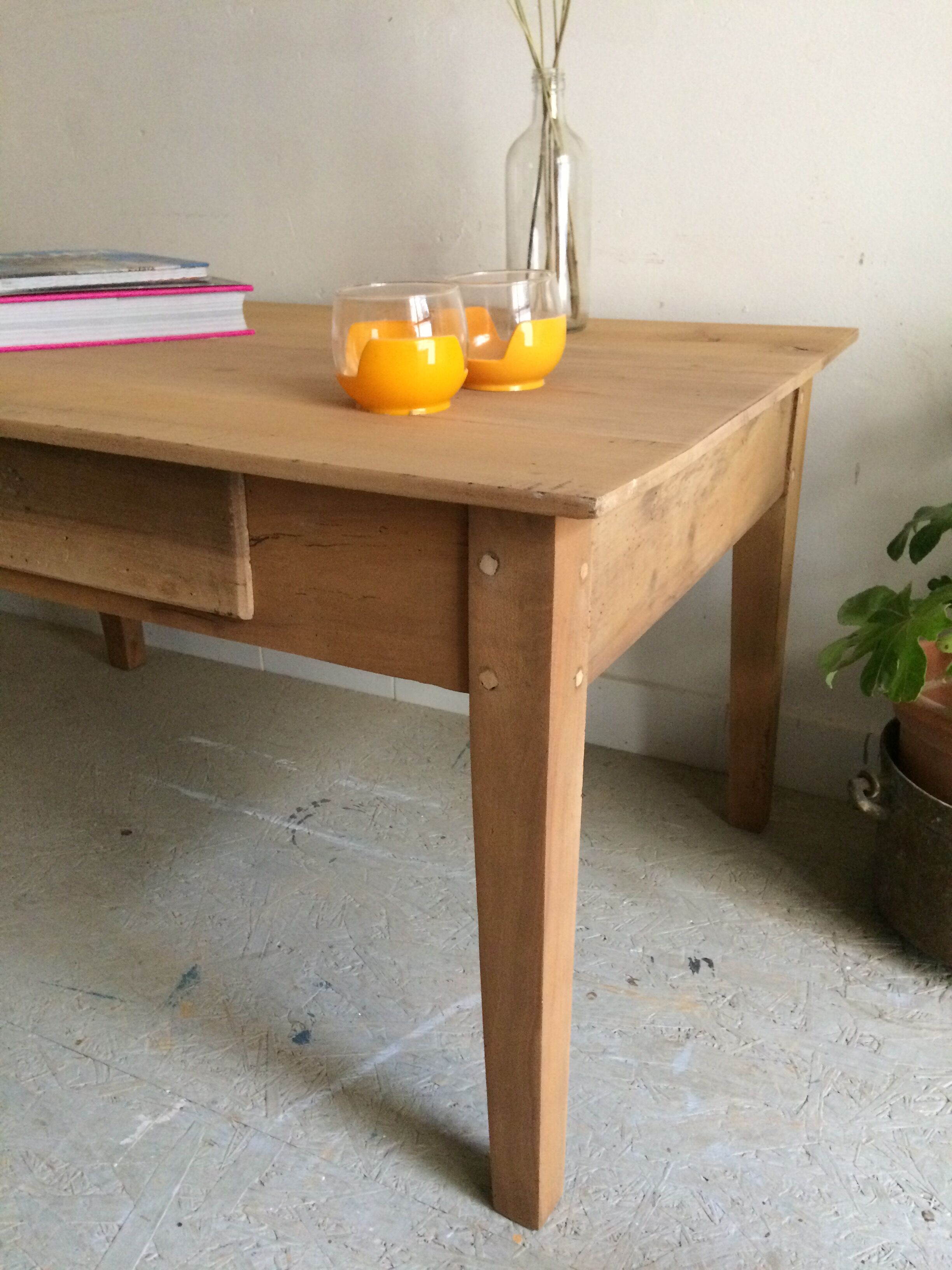 Coffee table in wooden bohemian spirit