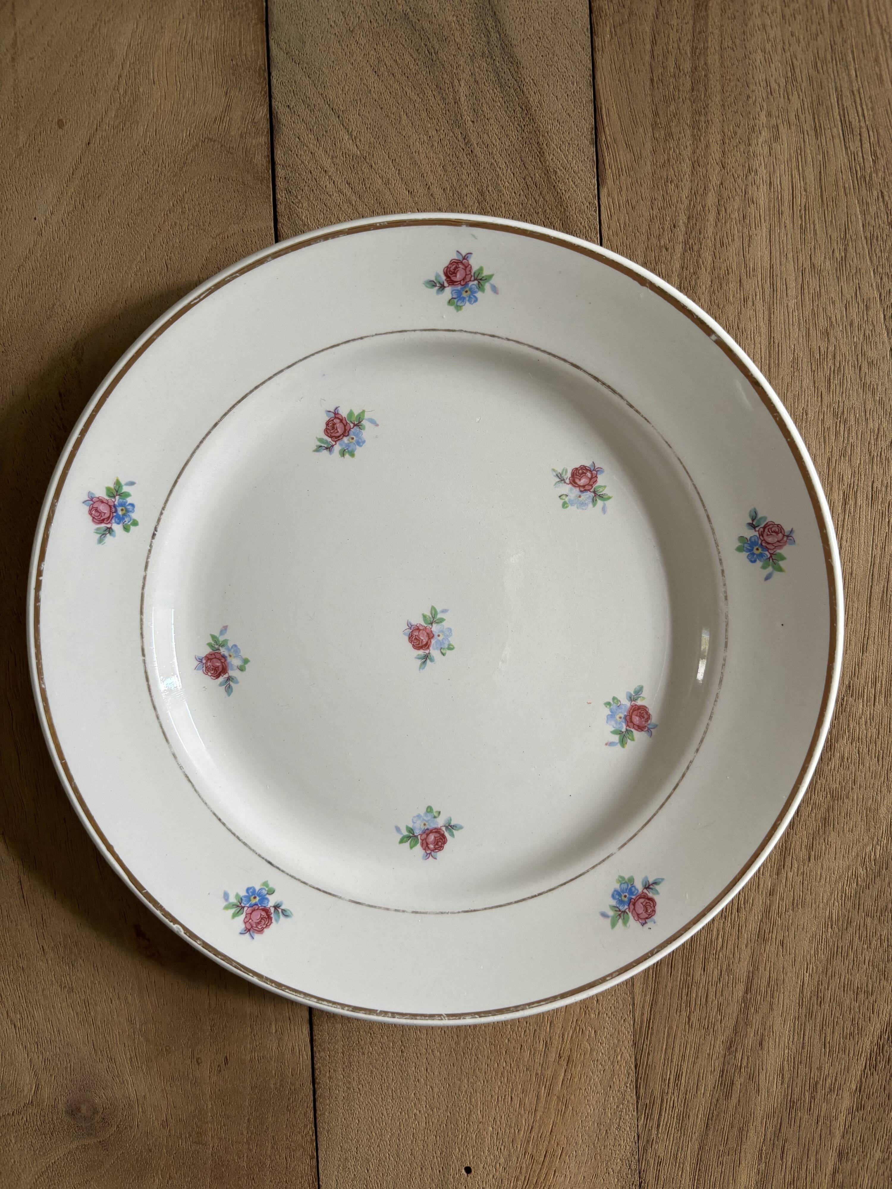 Set of 6 vintage dessert plates