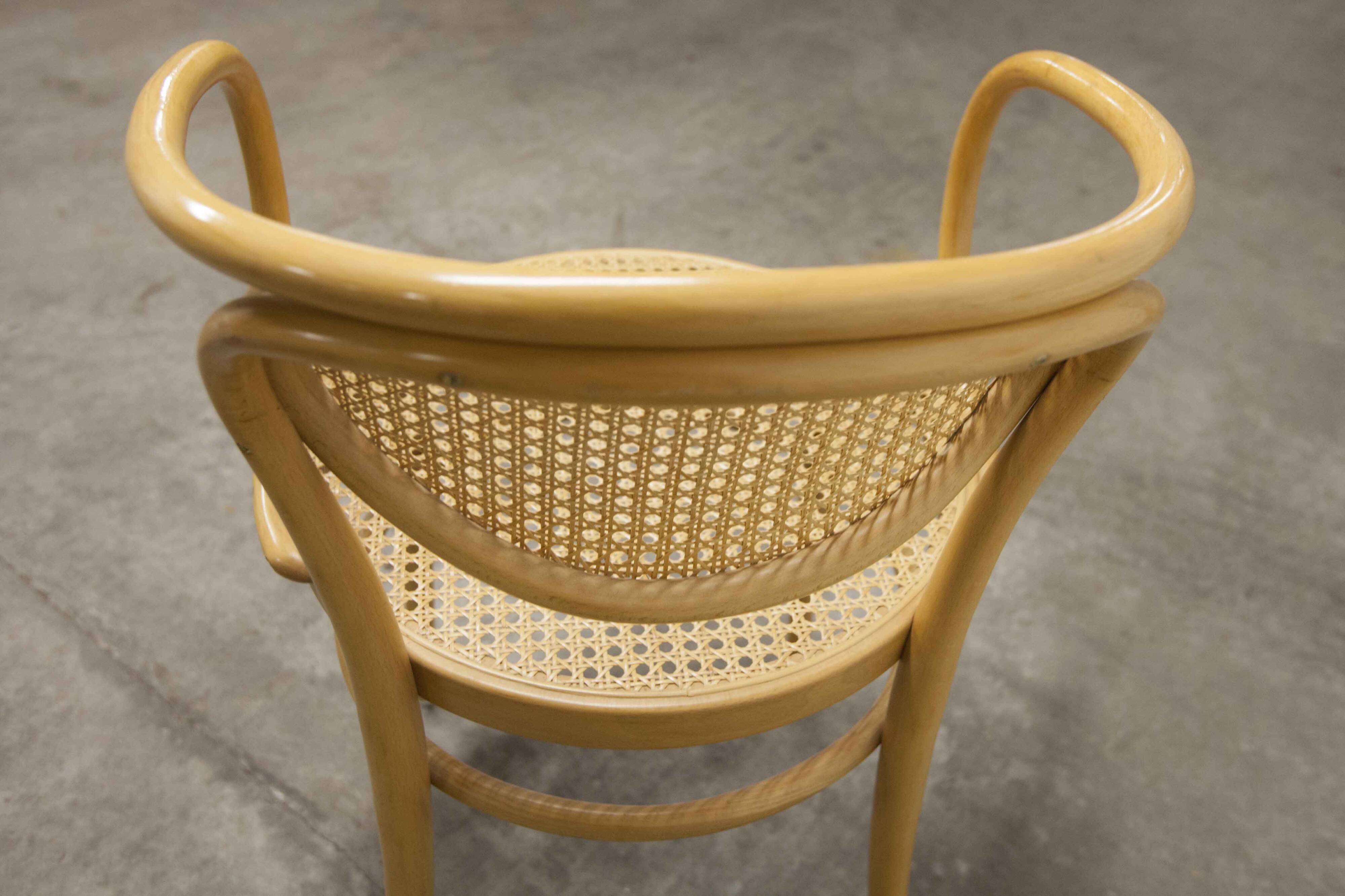 Fauteuil Thonet 210 R cannage couleur miel