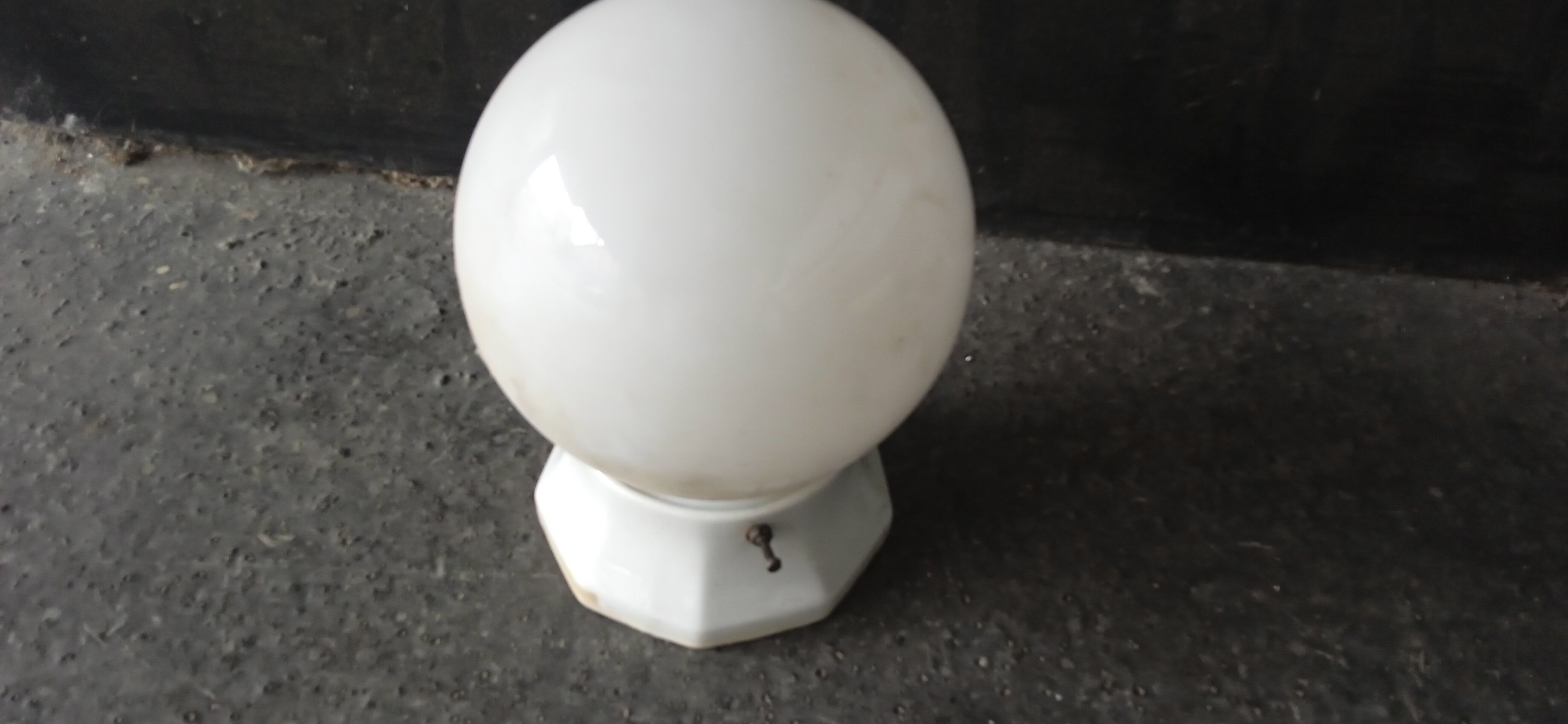 Art Deco wall lamp