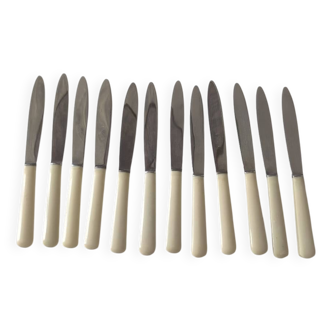 Set de 12 couteaux en bakélite