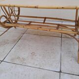 Table basse en rotin porte revue vintage