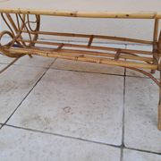 Table basse en rotin porte revue vintage