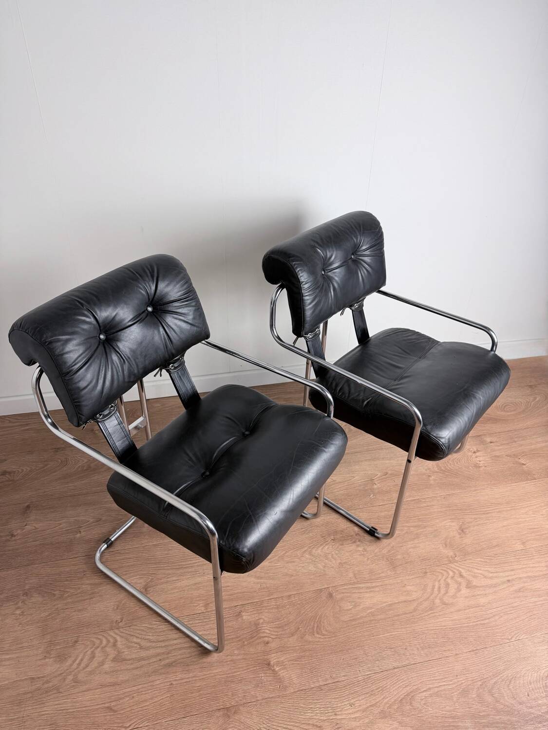 Pair of "Tucroma" armchairs – Guido Faleschini for iMariani – Italy